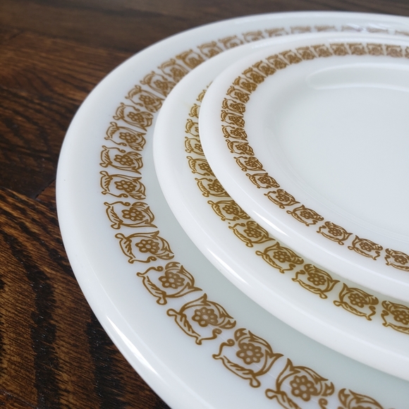 Pyrex Tableware Tiburon Plate Set - Picture 2 of 5